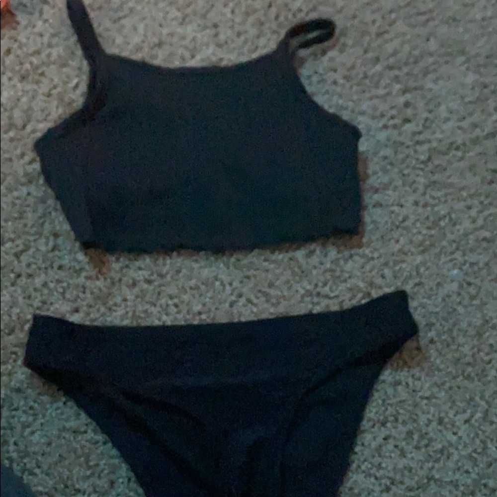 Holister mix and match bikinis - Picture 7 of 8
